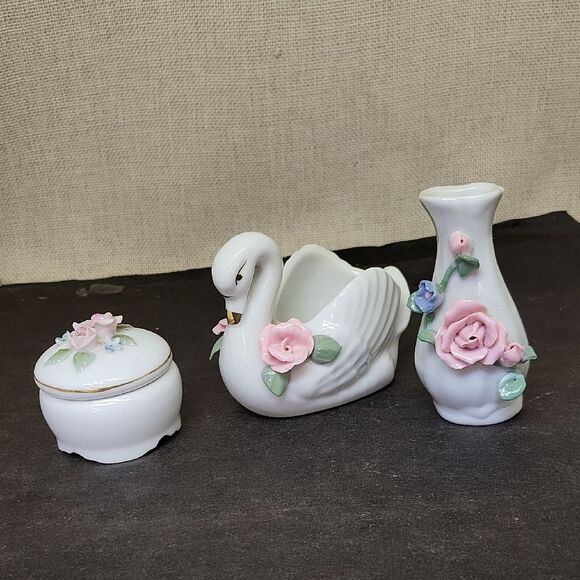 Porcelain Swan, Vase And Lefton Ring Box - Picture 1 of 16